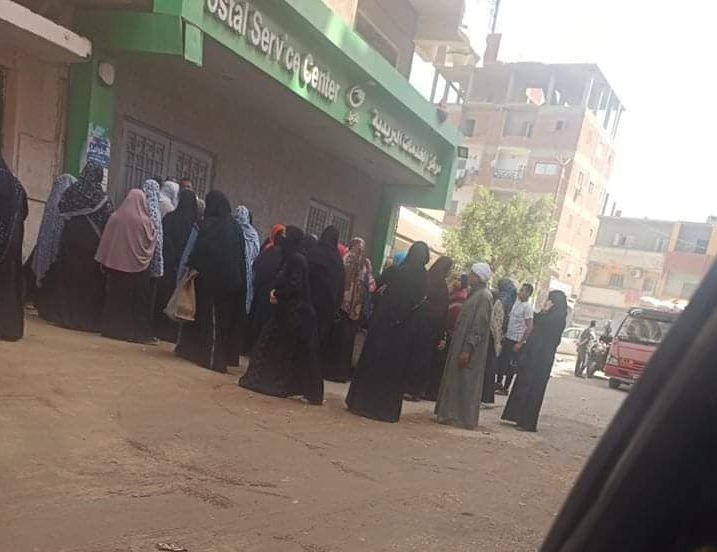  زحام أمام مكتب بريد القرين.. والأهالي تشتكي