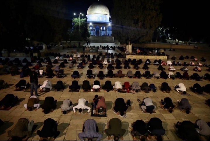  بعد شهرين من إغلاقه.. حشود المصلين تعود للمسجد الأقصى
