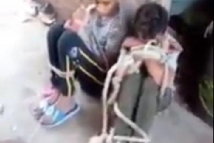  حبس عامل وابنه 4 أيام  بتهمة توثيق طفلين بأبوكبير