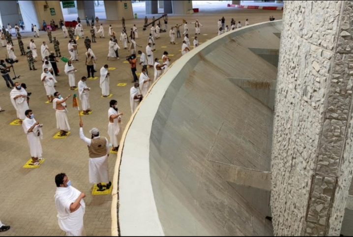  حجاج بيت الله يستقبلون أول أيام التشريق ويرمون الجمرات الثلاث “صور”