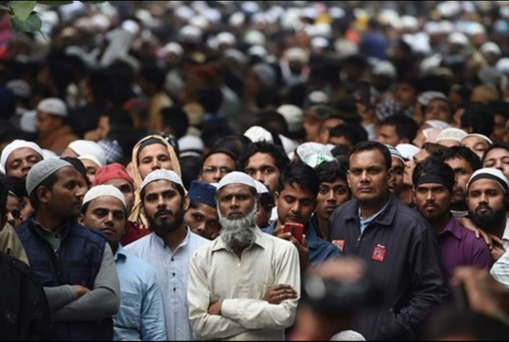  مقتل 3 مسلمين واعتقال 100 آخرين احتجوا على منشور مسيء للنبي محمد