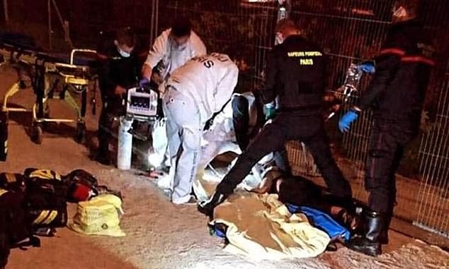  طعن سيدتين مسلمتين بجوار برج إيفل بباريس