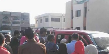  قلة المواصلات والزحام واستغلال السائقين يؤرق طلاب الجامعات بالحسينية