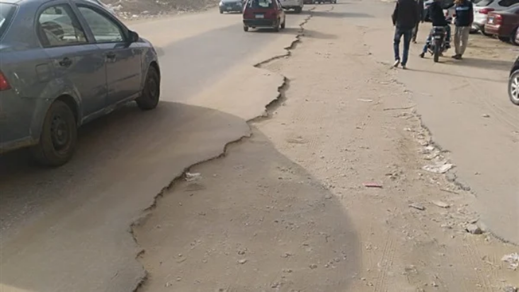  هبوط وحفر ومطبات.. أهالي سندنهور ببلبيس يشكون سوء حالة الطريق