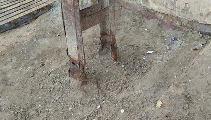  استغاثة من عمود آيل للسقوط بالقرين