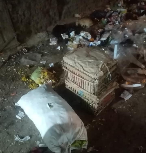  استغاثات لأهالي هربيط بسبب تراكم أكوام القمامة بالسوق الأسبوعي