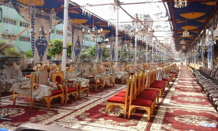  الأهالي يقيمون عزاء بفناء مدرسة في أبوكبير
