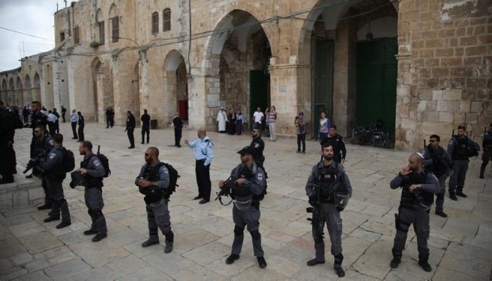  منع آلاف الفلسطينيين من الصلاة بـ”الأقصى”