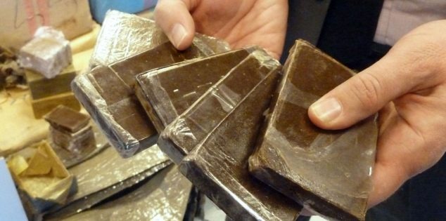 انتشار بيع المخدرات بمدخل عزبة في بلبيس
