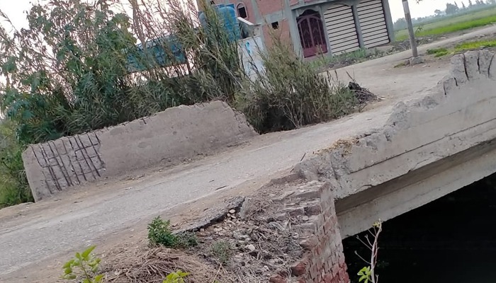  شكاوى من كوبري آيل للسقوط بقرية في أولاد صقر
