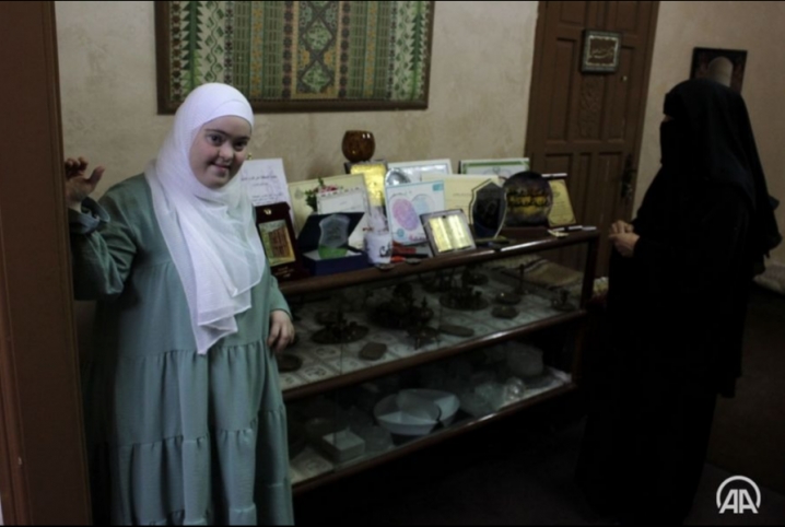  الأردنية “روان الدويك”.. تحدت “متلازمة داون” فحفظت القرآن كاملا