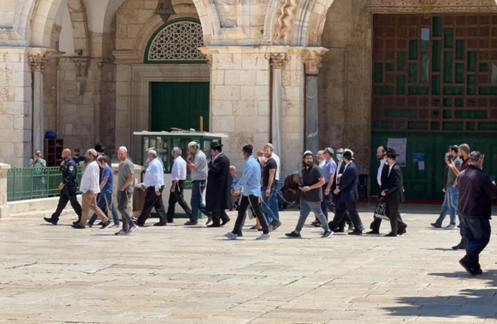  عشرات المغتصبين الصهاينية يقتحمون المسجد الأقصى