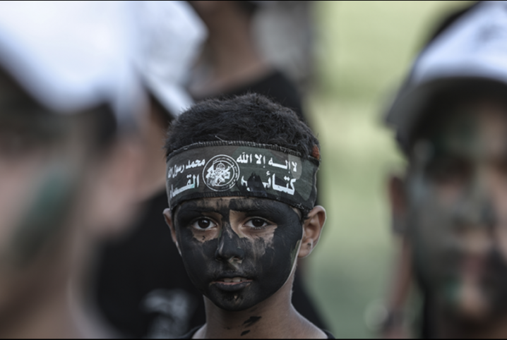  “القسام” تخرج الفوج الأول من مخيمات “سيف القدس” الصيفية في غزة
