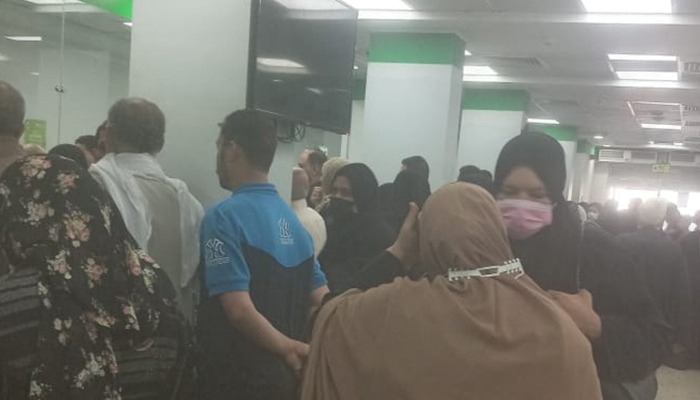  زحام ومعاناة بمكتب بريد مدينة أبوكبير