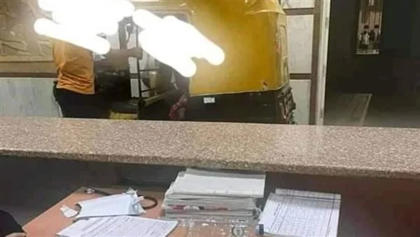  توك توك داخل قسم الاستقبال بمستشفى الحسينية المركزي