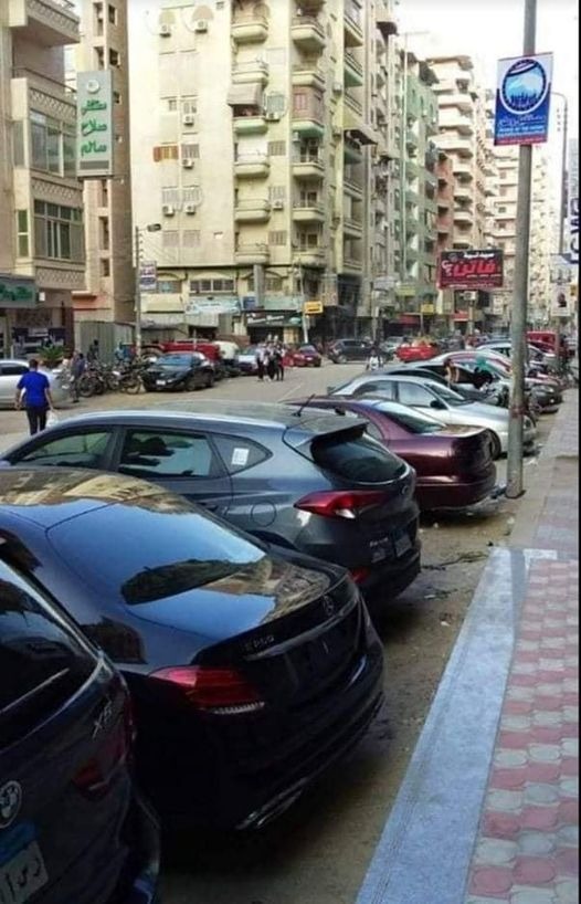  “بيوتنا اتخربت”.. أهالي القومية يشكون إشغالات الباعة الجائلين