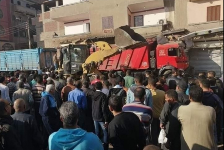  بعد بتر ساقيها.. وفاة سيدة حادث اقتحام سيارة نقل لمخبز في ديرب
