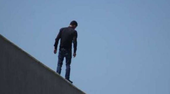  حزنا على وفاة والده.. انتحار طالب بكلية الهندسة في أبوكبير