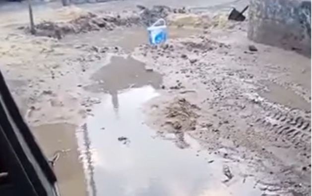  الحسينية.. استياء بين أهالي منشأة أبوعامر بسبب غرق الشوارع بالمياه