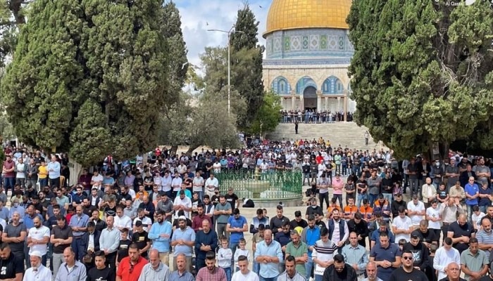  50 ألفا يؤدون صلاة الجمعة في المسجد الأقصى