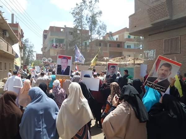  بالصور.. احرار ” العدوة” يحتشدون بعد صلاة الجمعة للمطالبة برحيل السيسي