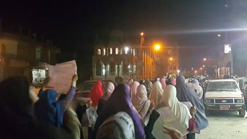  مسيرة ليلية لثوار ديرب نجم تجوب شوارع المدينة
