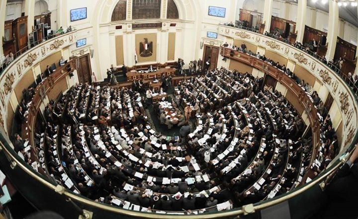 نائب ببرلمان العسكر يعترف بسب “الدين” لموظفين في الدقهلية