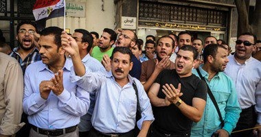  أمن الانقلاب يعتدى على مسيرة حملة “الماجستير والدكتوراه” بشارع عبد الخالق ثروت