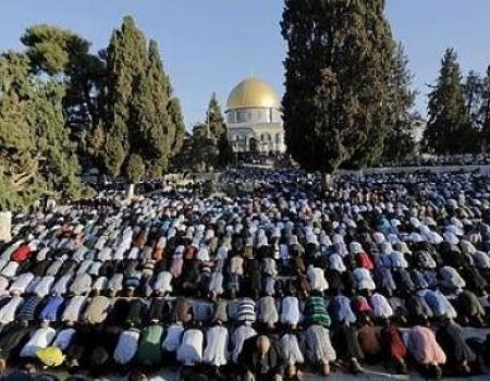  300 مصلٍ من غزة يغادرون لأداء الجمعة بالمسجد الأقصى