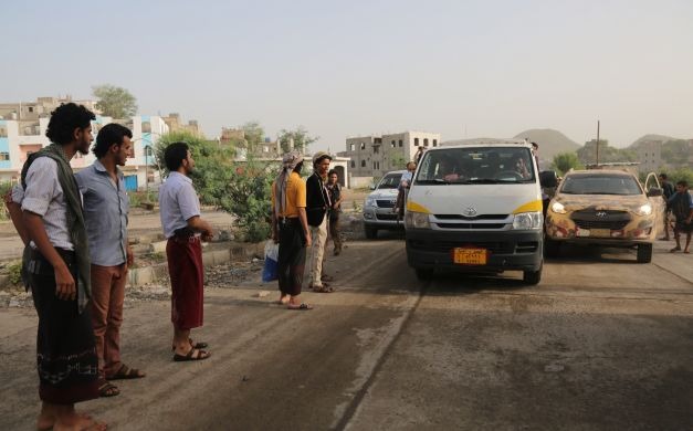  المقاومة اليمنية تعلن الإفراج عن 30 أسيرا في صفقة تبادل مع “الحوثيين”