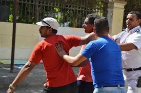  امن الانقلاب يعتقل عدد من طلاب الثانوية العامة في محيط وزارة التعليم