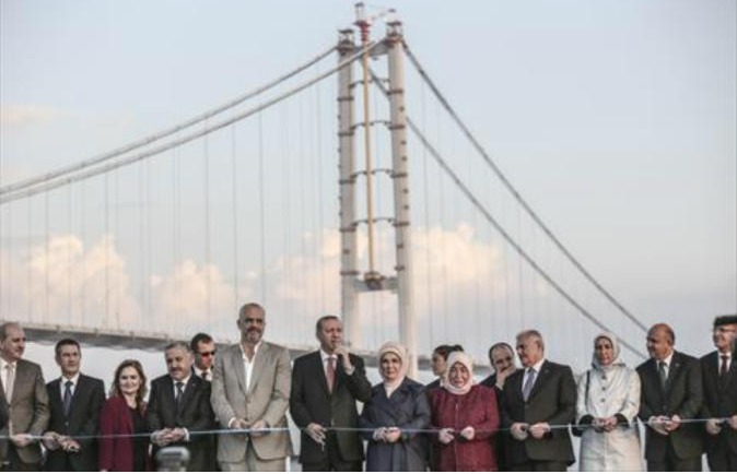  أردوغان يفتتح رابع أطول جسر معلق في العالم