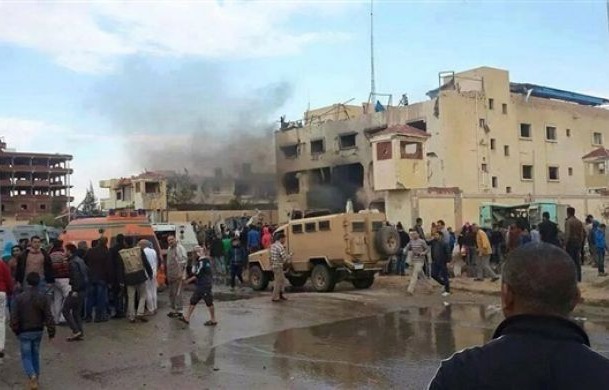  إصابة 4 أفراد شرطة في انفجار مدرعة بالعريش