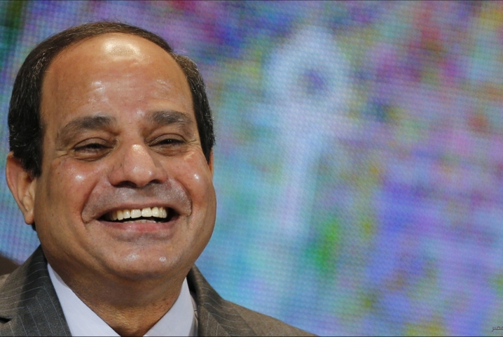  قائد الانقلاب  يعفي عن  “تجار مخدرات ودعارة” بمناسبة العيد