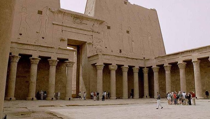  “الإحصاء”: 52% تراجع أعداد السائحين الوافدين إلى مصر في مايو