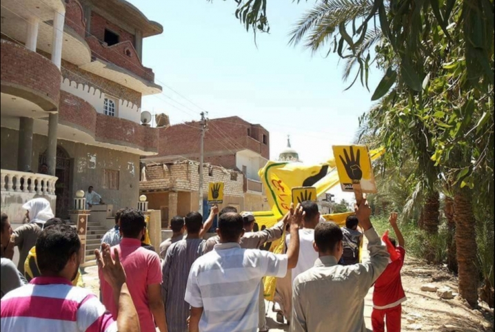 بالصور.. مسيرة لثوار الفيوم عقب صلاة الجمعة لرفض الانقلاب