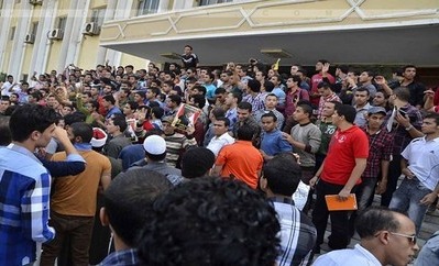  طلاب الازهر يتظاهرون امام المشيخة رفضا لنتيجة الثانوية