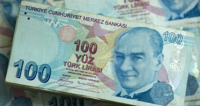 الليرة التركية تهبط إلى أدنى مستوى لها في 10 أشهر أمام الدولار