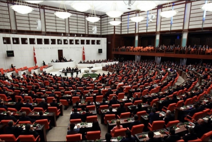  البرلمان التركي يوافق على تشكيل “لجنة تقصّي” للتحقيق بمحاولة الانقلاب الفاشلة