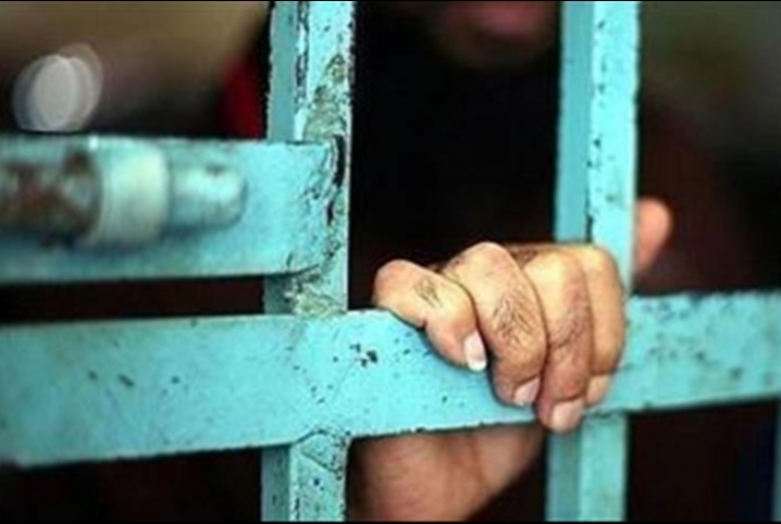 حبس 12شخصا لاتهامهم بهدم منزل متهم بقتل طفل في أبوكبير