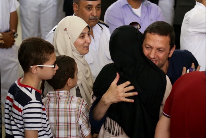  بعد السماح للعريان بمقابلة أسرته بالمحكمة.. معاناة زوجات المعتقلين لا تنتهي