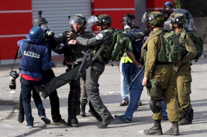  الاحتلال الصهيوني يعتقل 25 صحفيا فلسطينيا