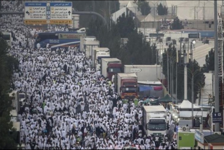  ضيوف الرحمن يتوجهون إلى منى لرمي الجمرة الكبرى