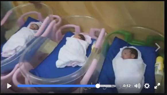  بعد 13 عامًا من الحرمان.. مواطن من غزة رزقه الله بـ3 توائم