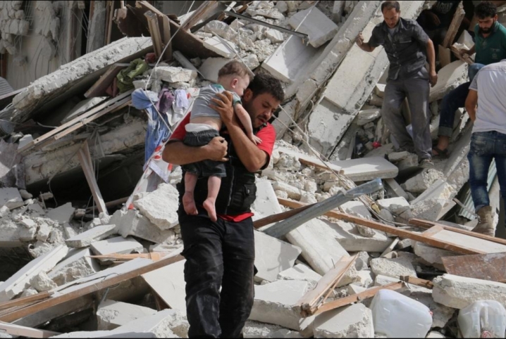  قتلى بغارات على شرقي حلب.. والدفاع المدني بمرمى النيران
