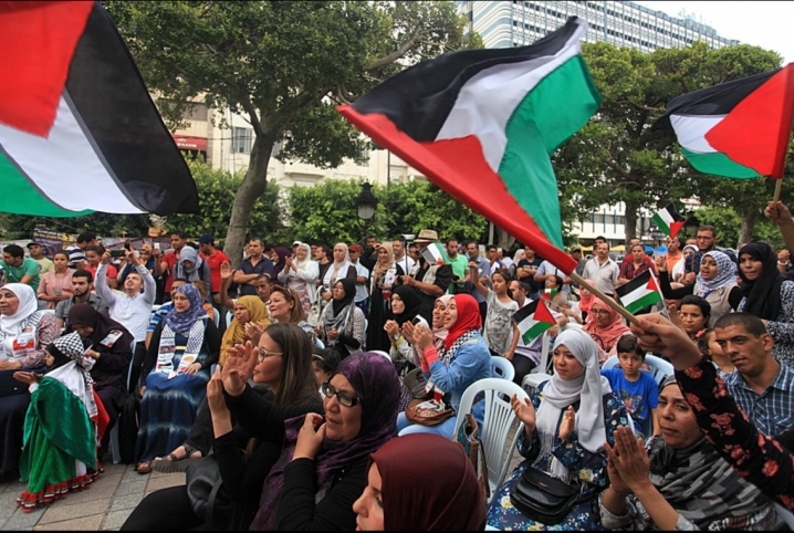 نشطاء تونسيون يحيون ذكرى الانتفاضة الفلسطينية ويتضامنون مع الأسرى