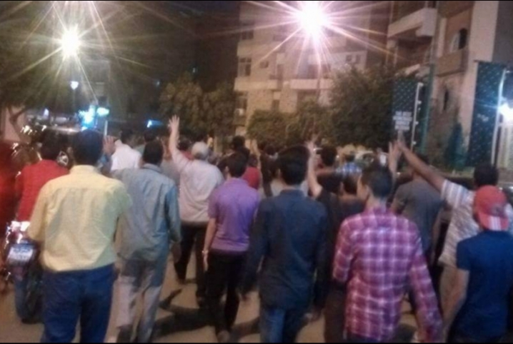  بالصور.. مسيرة ليلية لشباب ضد الانقلاب بالزقازيق تطالب بالقصاص للشهداء