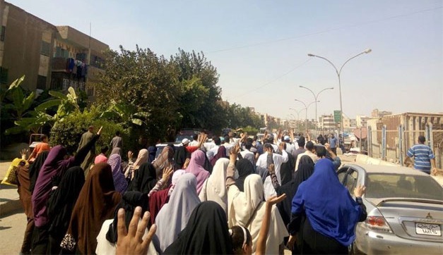 مسيرة حاشده لثوار العاشر من رمضان تنديد بحكم العسكر