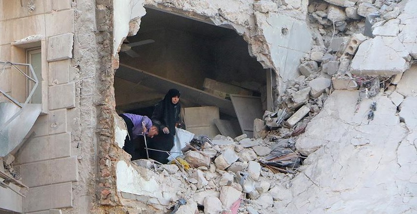  مقتل 30 مدنياً وجرح العشرات في قصف جوي على ريف حلب