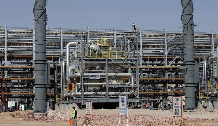  أرامكو: حريق في محطة نفط قرب الرياض وإصابة بعض العاملين